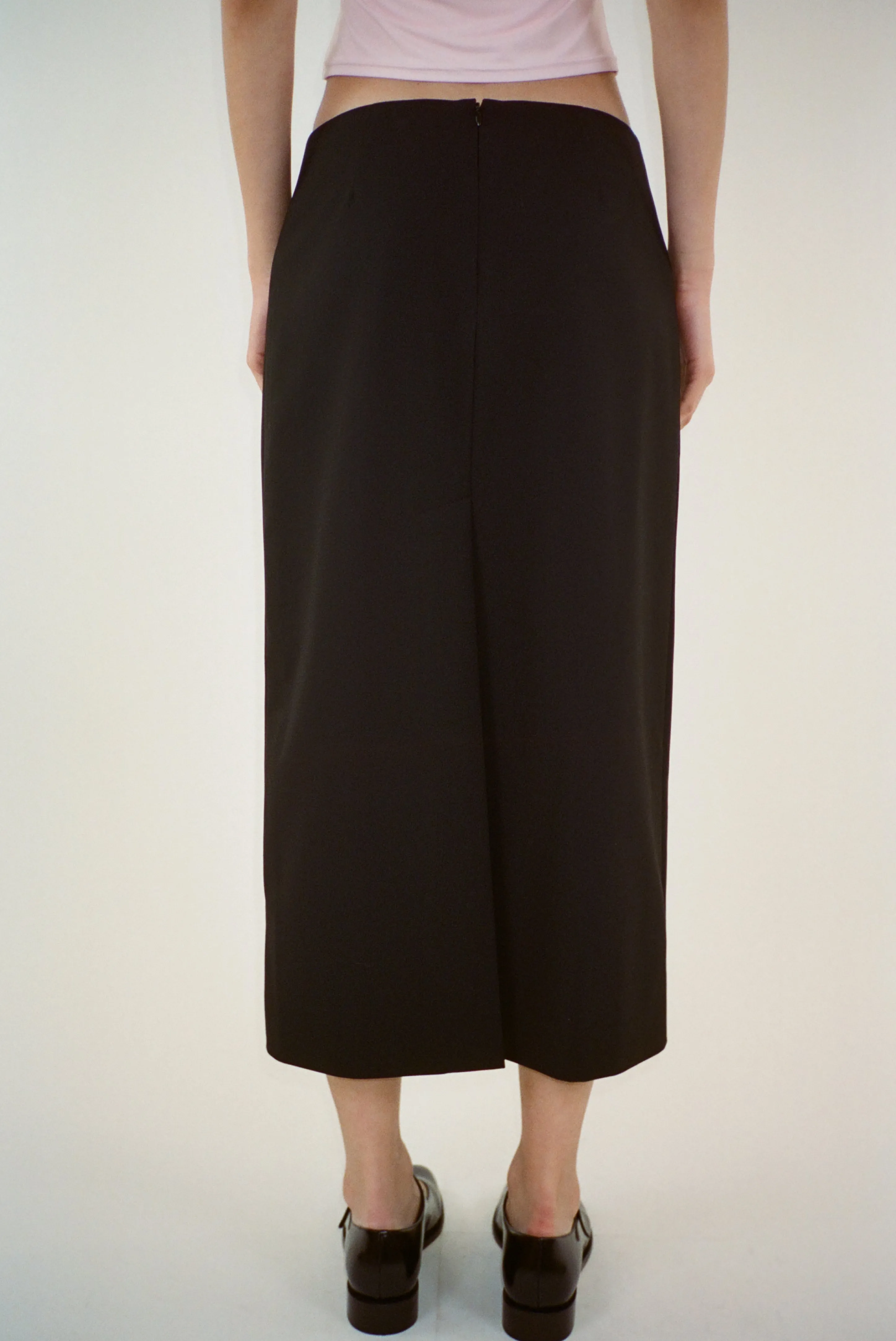 TOES SKIRT IN BLACK